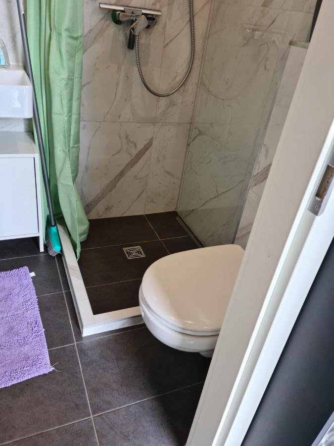 Fewo Garten - Eigener Eingang- Wlan-Parkplatz,Netflix, Terrasse,Doppelbett Und Schlafcouch Oberhausen  Exterior photo